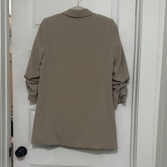 H&M Beige oversized Blazer with Black Lining - Picture 6 of 6